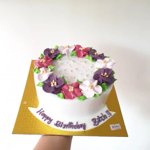 Floral White Cake with Pearls