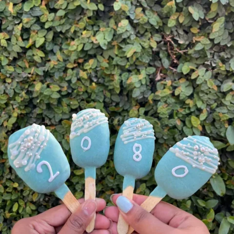 New Year themed Cakesicles