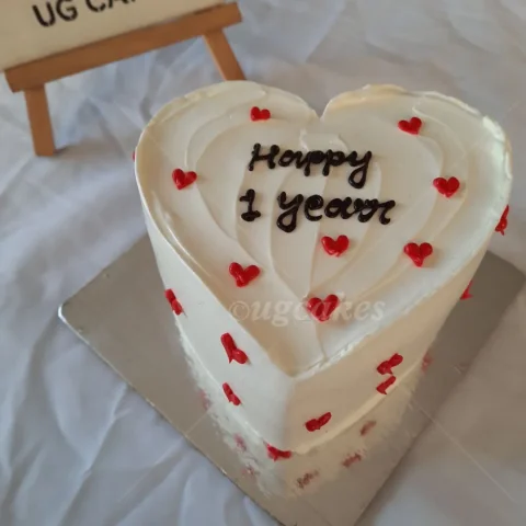 Simple Mini Cake with Red Heart Toping